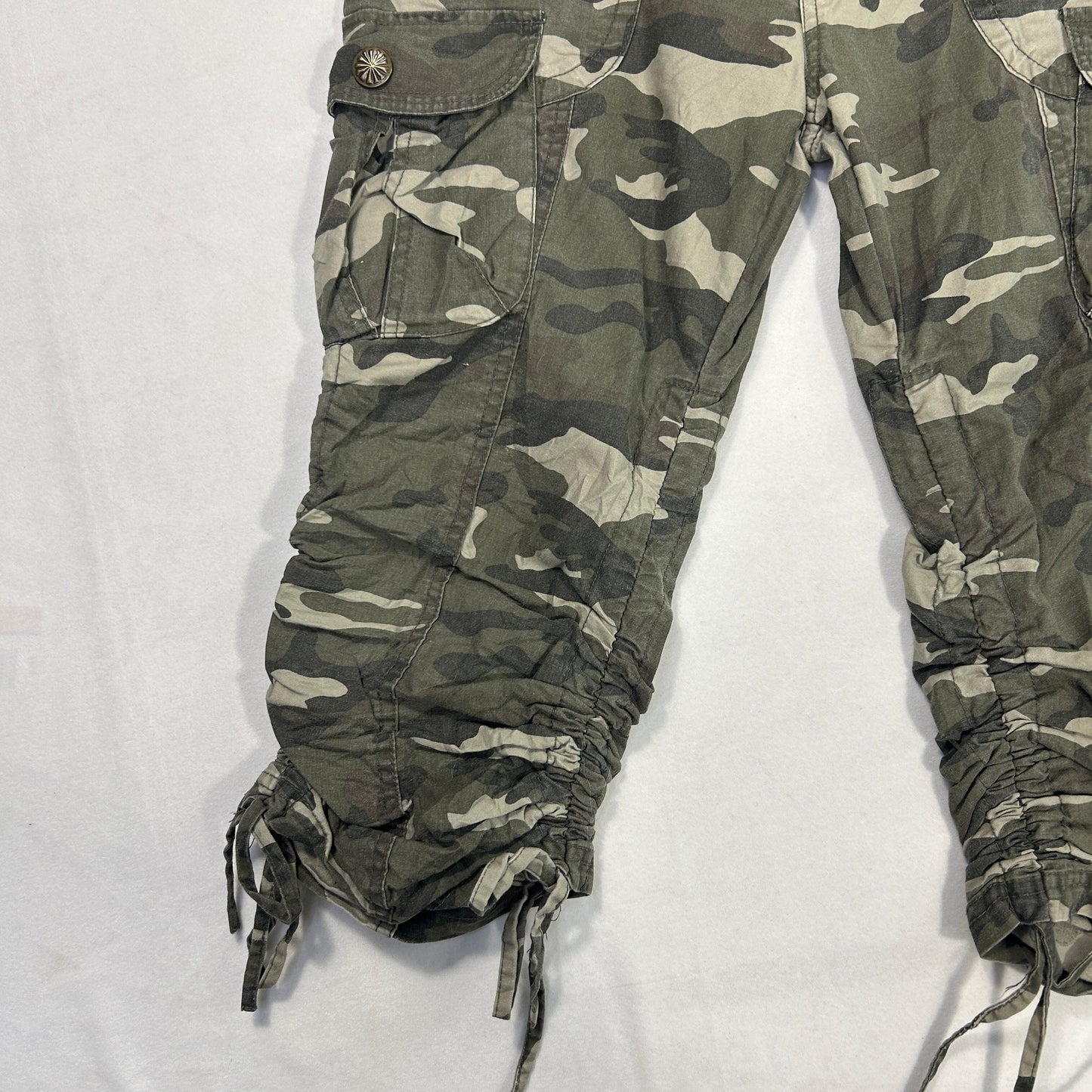 Camo 3/4 Capri Pants - Size M