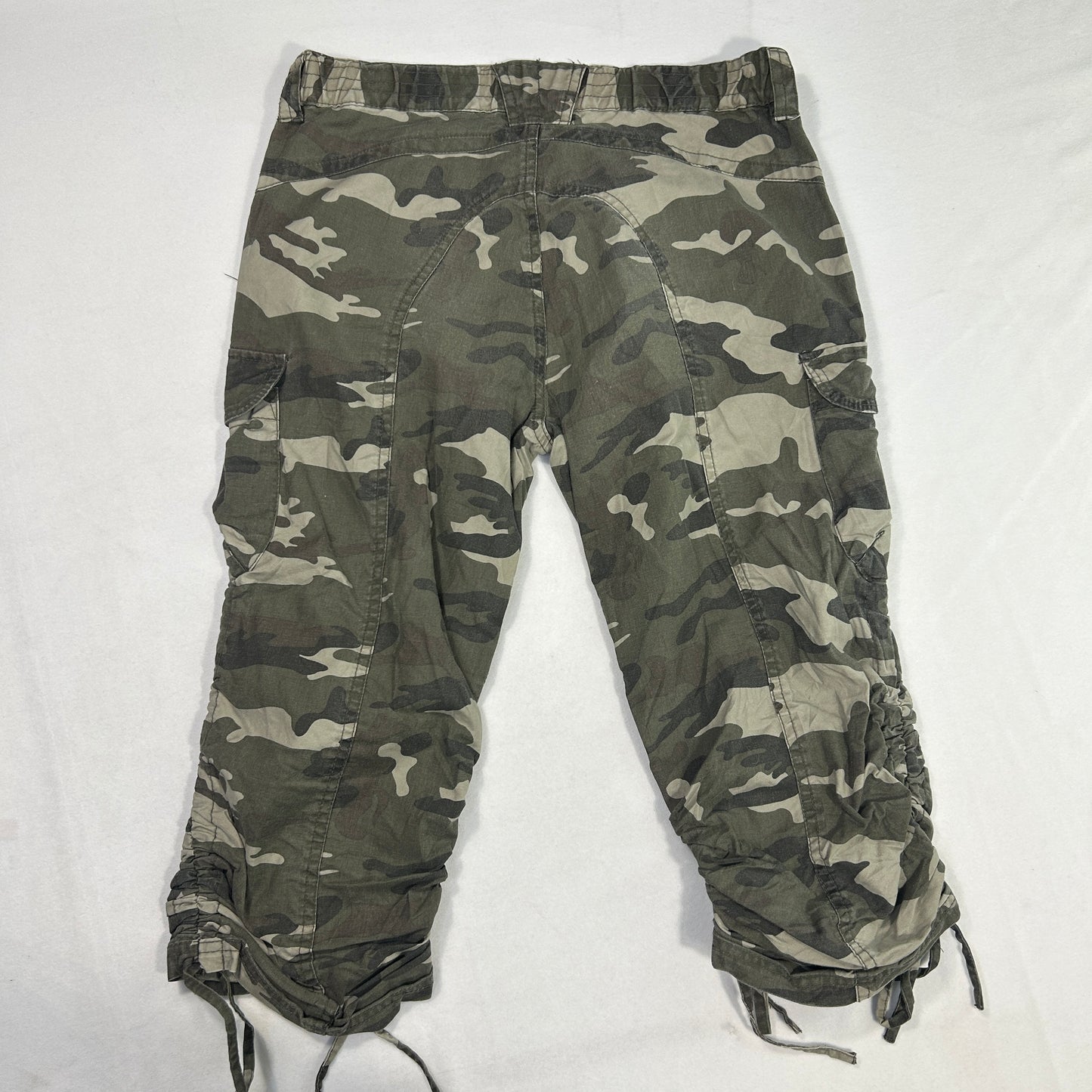 Camo 3/4 Capri Pants - Size M
