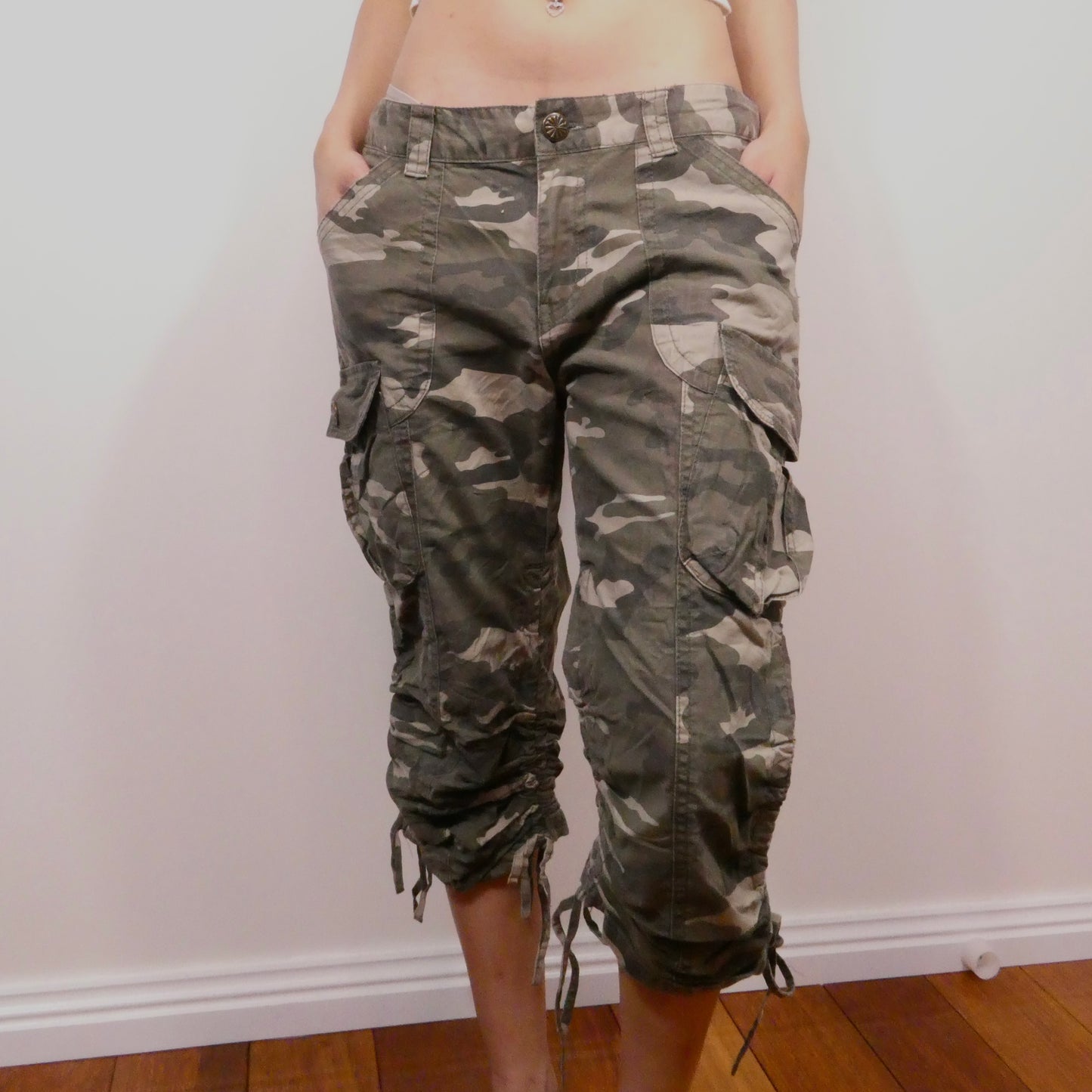 Camo 3/4 Capri Pants - Size M